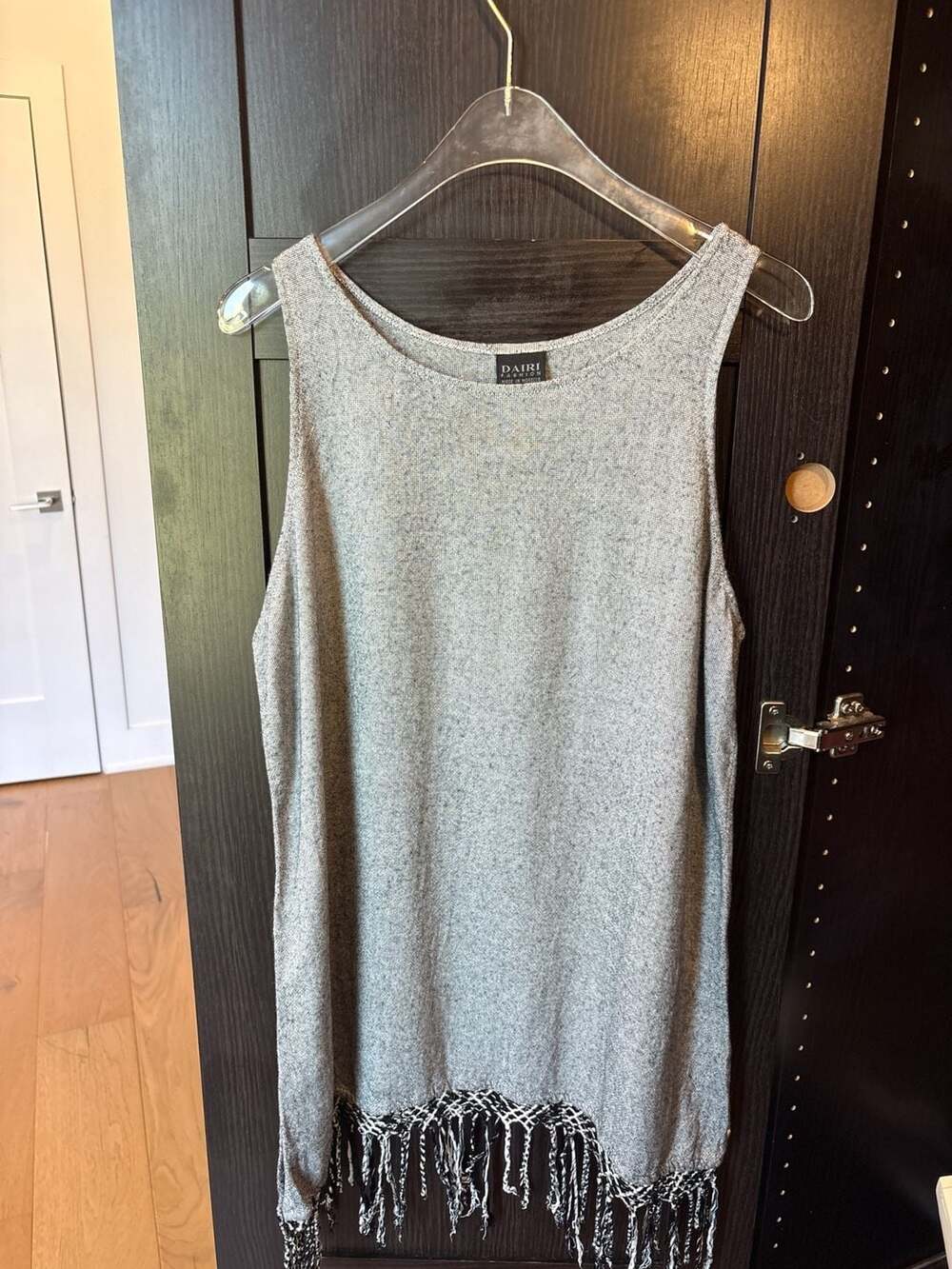 DAIRI Fashion Grey Knit Sleeveless Fringe Hem Tunic Top lagenlook